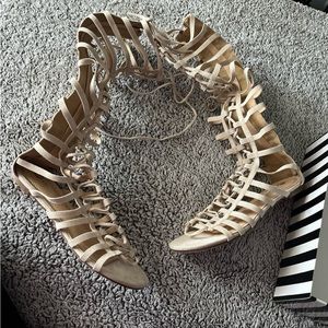 NWOT beige lace up strappy gladiator flat sandals 9
